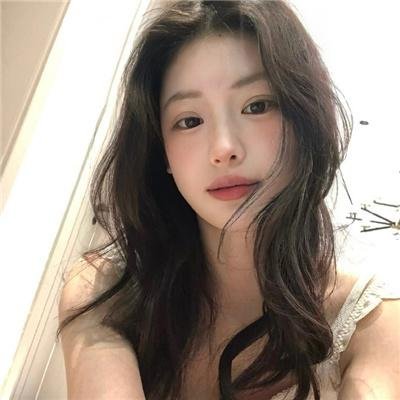 绿衣女子